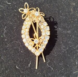 Crystal Or Rhinestone (?) And Gold Floral Brooch